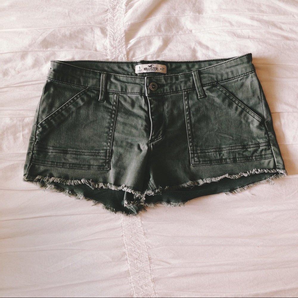 KHAKI SHORTS
